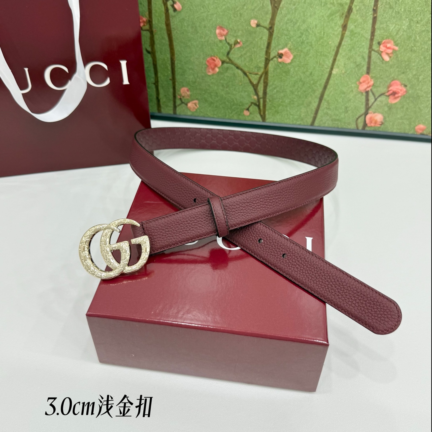Gucci古驰  3.0cm荔枝纹面配小花纹底，新款cc小花纹铜扣，浅金&亮银双色扣头，时尚休闲！