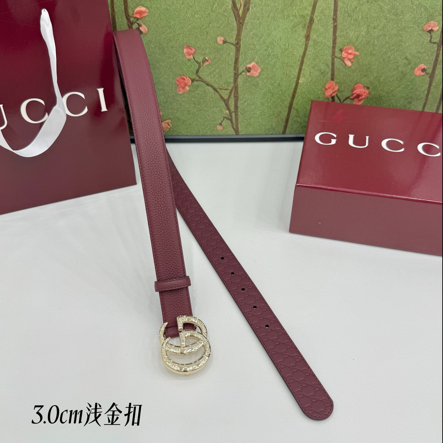 Gucci古驰  3.0cm荔枝纹面配小花纹底，新款cc小花纹铜扣，浅金&亮银双色扣头，时尚休闲！