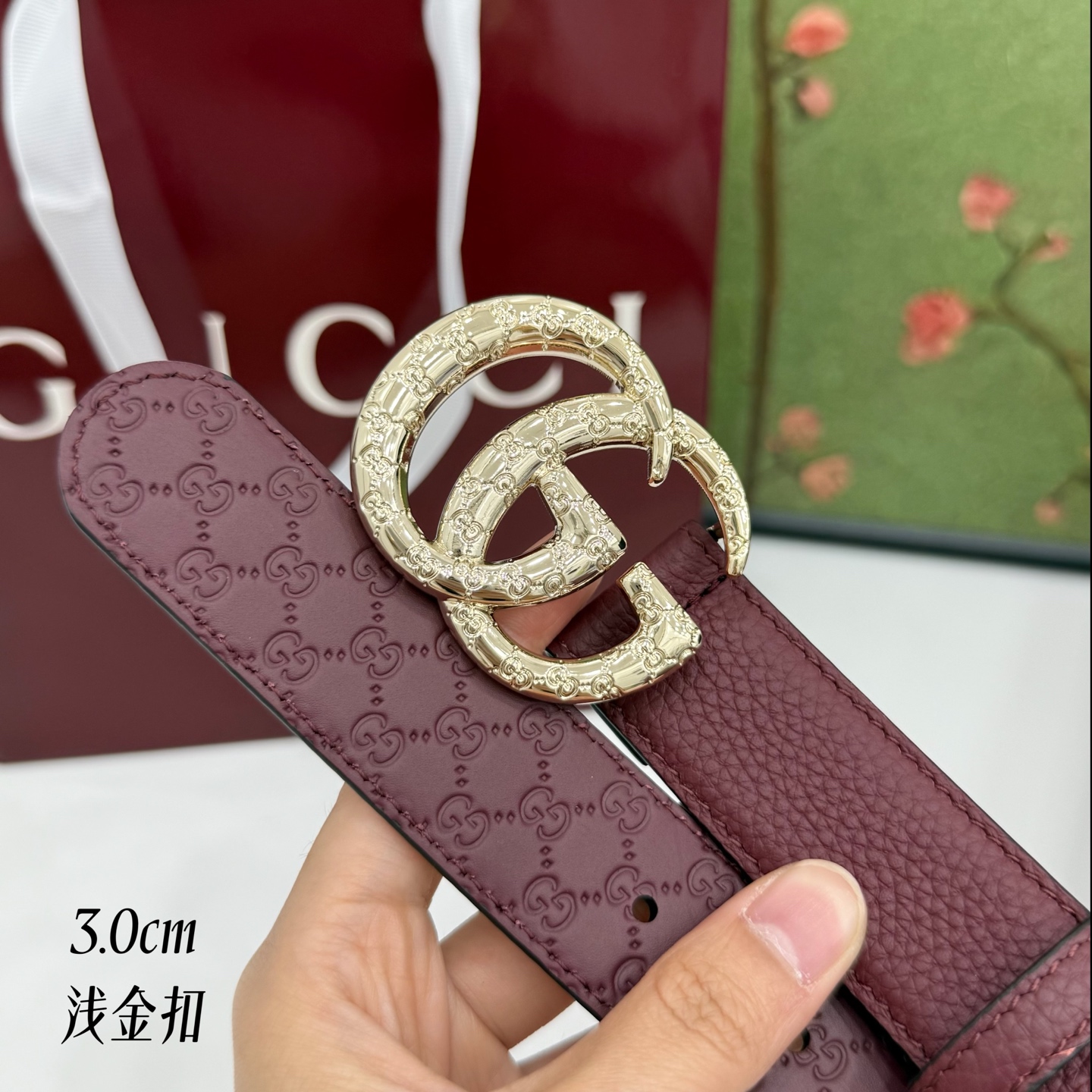 Gucci古驰  3.0cm荔枝纹面配小花纹底，新款cc小花纹铜扣，浅金&亮银双色扣头，时尚休闲！