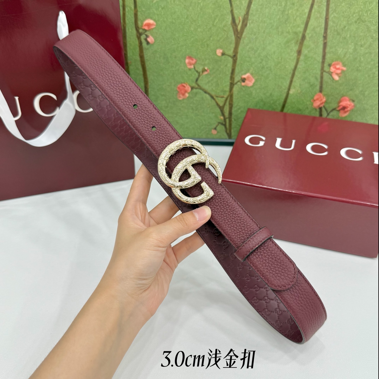 Gucci古驰  3.0cm荔枝纹面配小花纹底，新款cc小花纹铜扣，浅金&亮银双色扣头，时尚休闲！