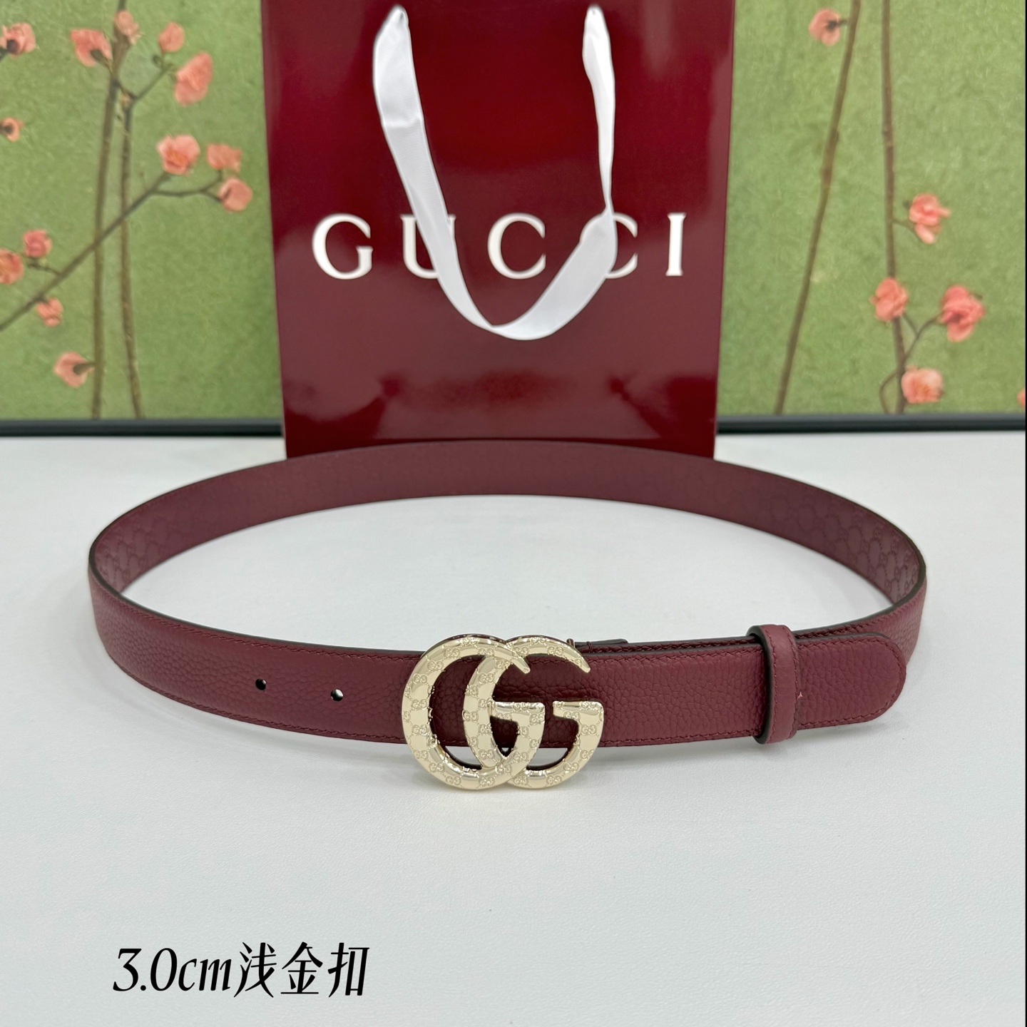Gucci古驰  3.0cm荔枝纹面配小花纹底，新款cc小花纹铜扣，浅金&亮银双色扣头，时尚休闲！