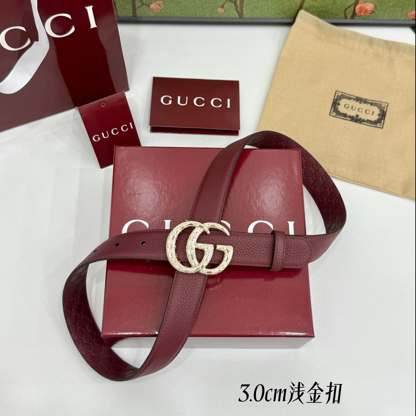 Gucci古驰  3.0cm荔枝纹面配小花纹底，新款cc小花纹铜扣，浅金&亮银双色扣头，时尚休闲！