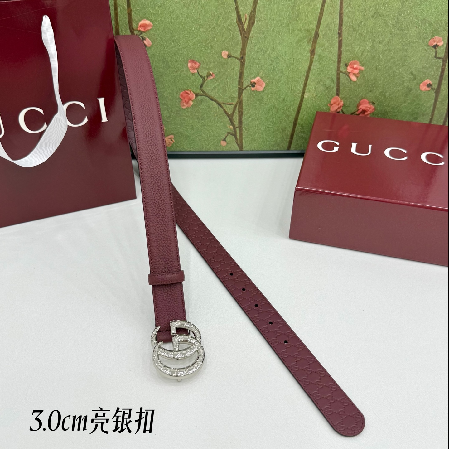 Gucci古驰  3.0cm荔枝纹面配小花纹底，新款cc小花纹铜扣，浅金&亮银双色扣头，时尚休闲！