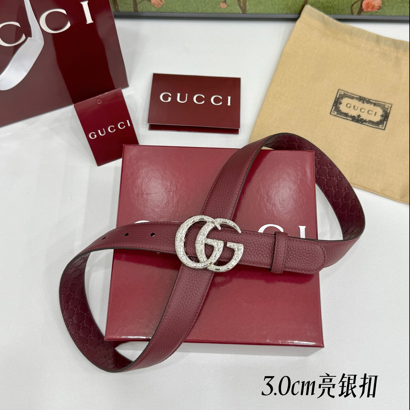 Gucci古驰  3.0cm荔枝纹面配小花纹底，新款cc小花纹铜扣，浅金&亮银双色扣头，时尚休闲！