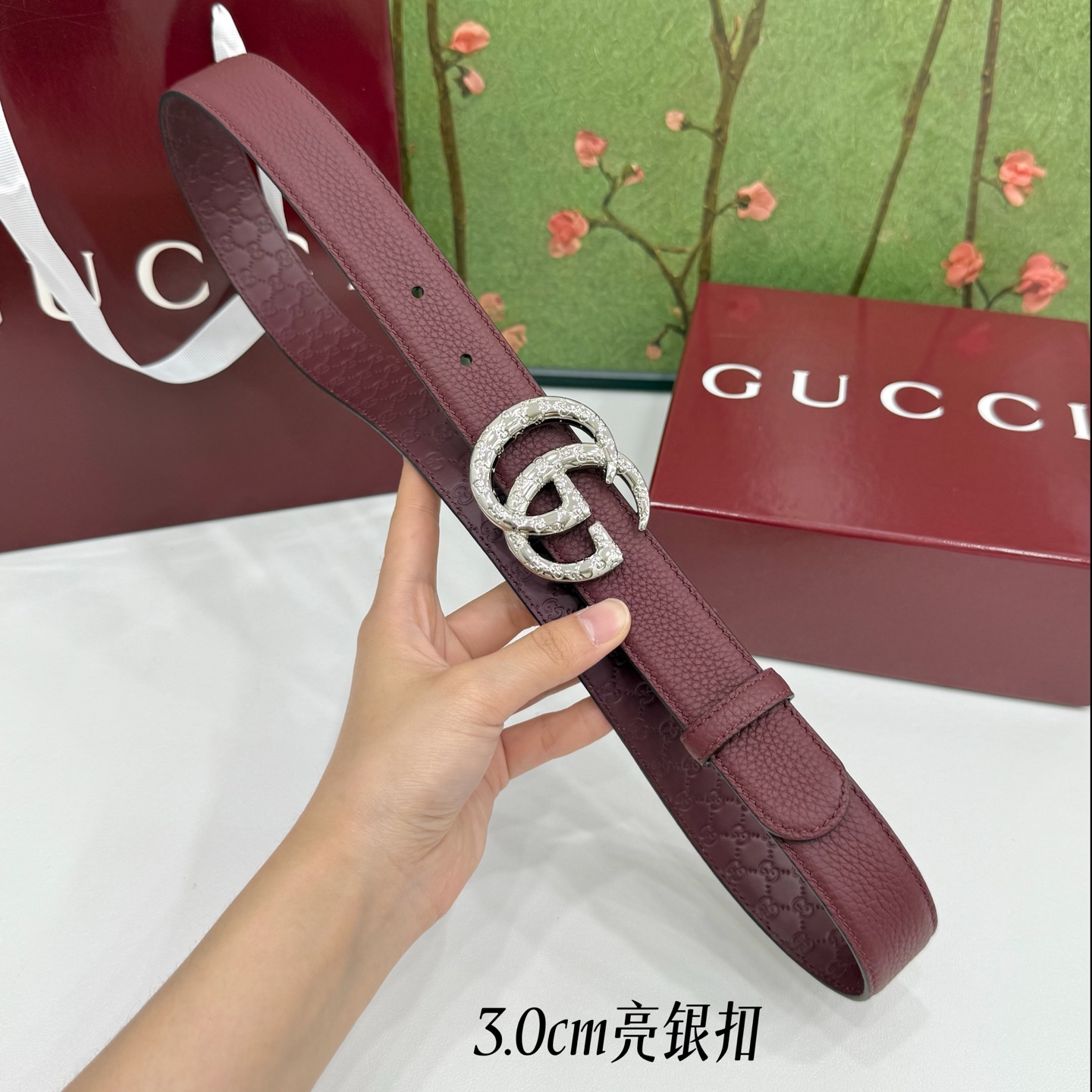 Gucci古驰  3.0cm荔枝纹面配小花纹底，新款cc小花纹铜扣，浅金&亮银双色扣头，时尚休闲！