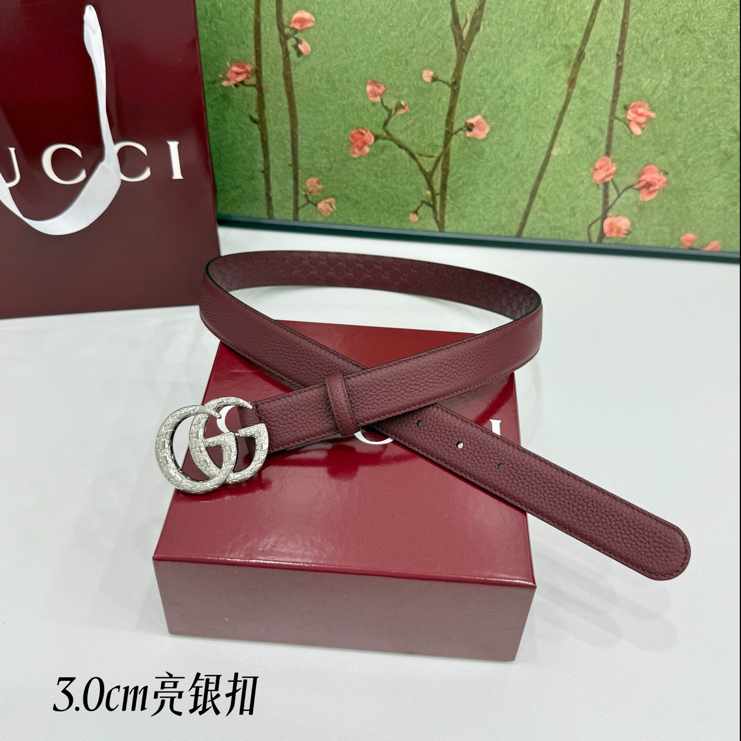 Gucci古驰  3.0cm荔枝纹面配小花纹底，新款cc小花纹铜扣，浅金&亮银双色扣头，时尚休闲！