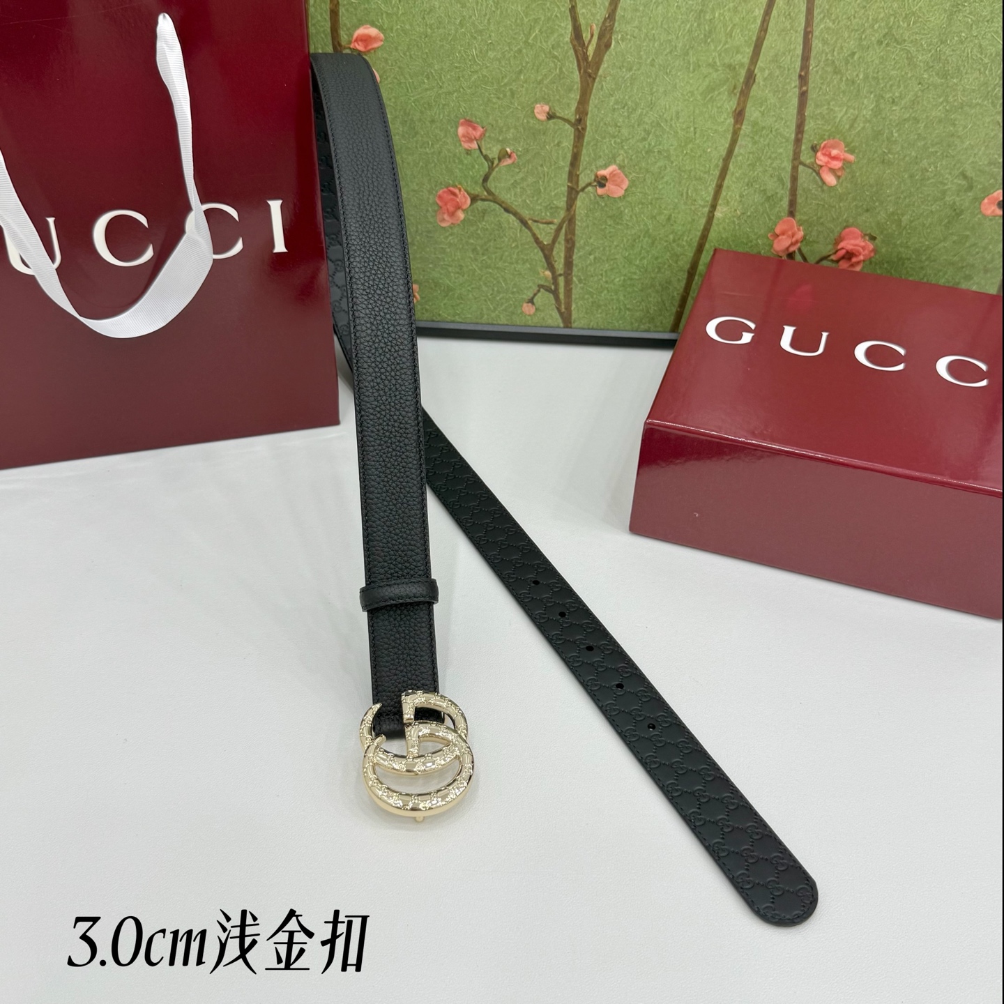 Gucci古驰  3.0cm荔枝纹面配小花纹底，新款cc小花纹铜扣，浅金&亮银双色扣头，时尚休闲！