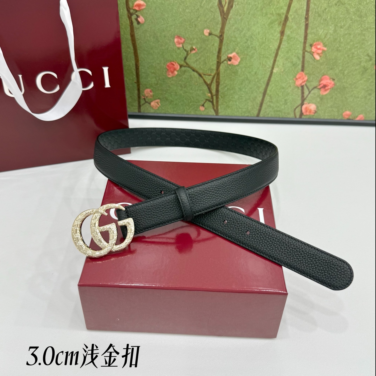 Gucci古驰  3.0cm荔枝纹面配小花纹底，新款cc小花纹铜扣，浅金&亮银双色扣头，时尚休闲！