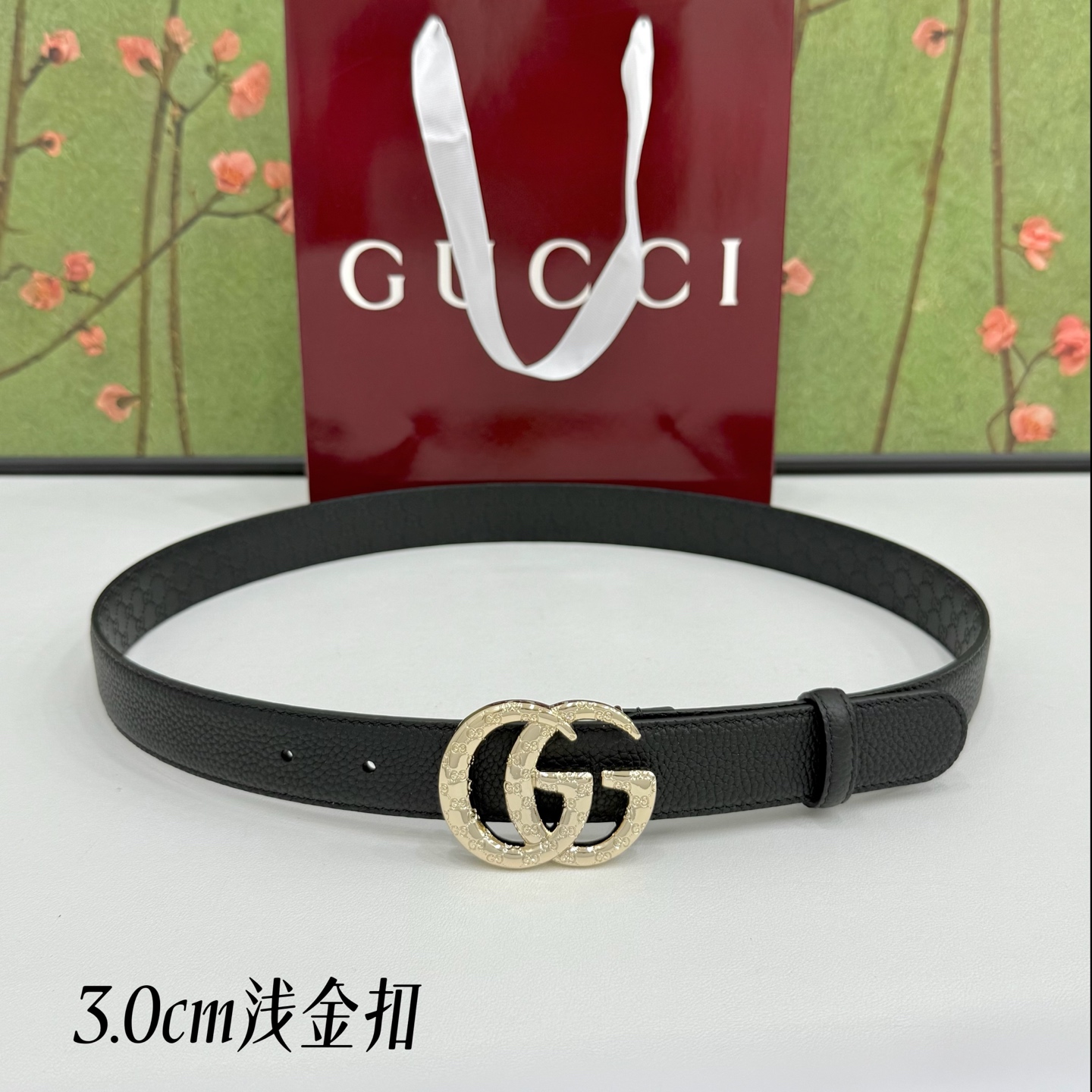 Gucci古驰  3.0cm荔枝纹面配小花纹底，新款cc小花纹铜扣，浅金&亮银双色扣头，时尚休闲！