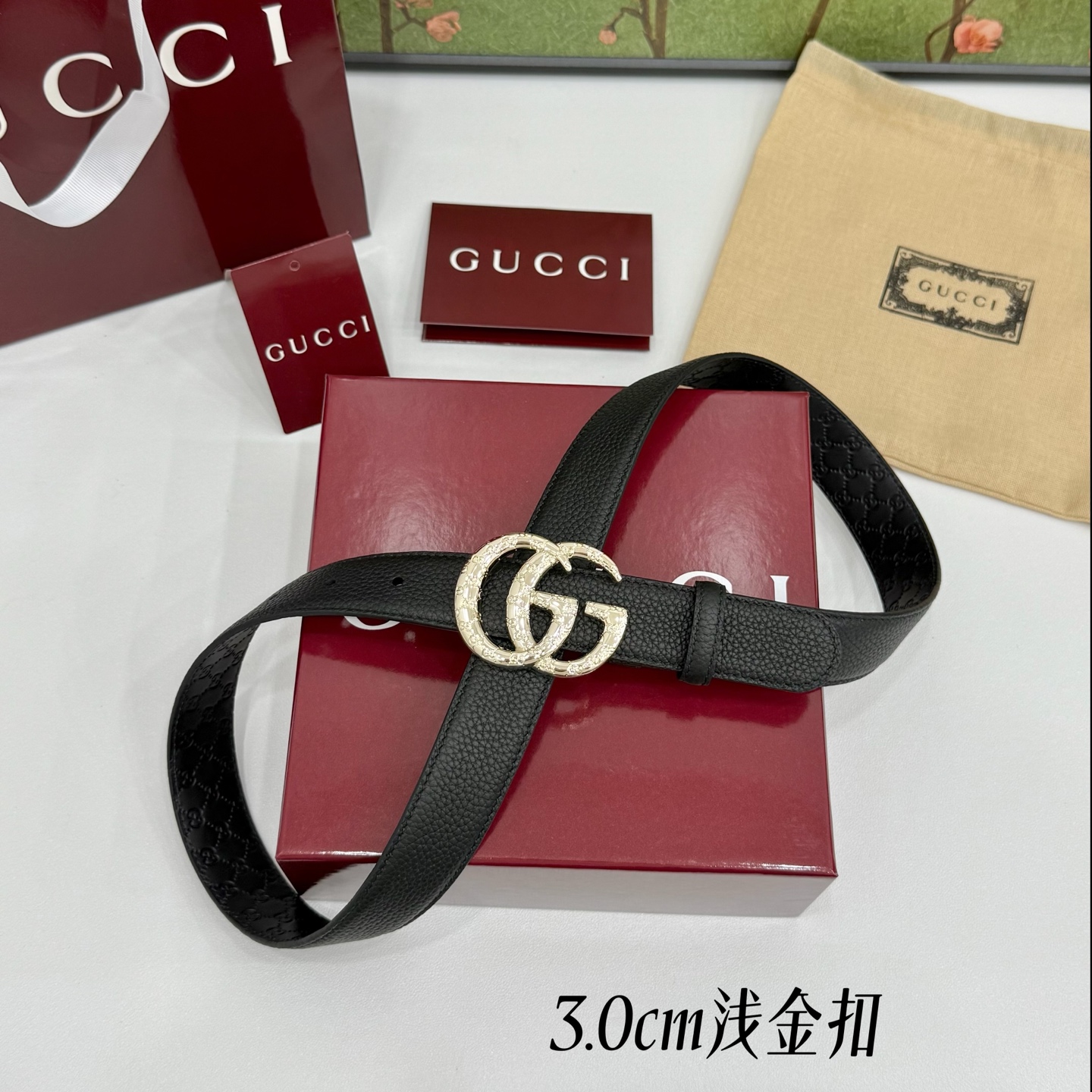 Gucci古驰  3.0cm荔枝纹面配小花纹底，新款cc小花纹铜扣，浅金&亮银双色扣头，时尚休闲！