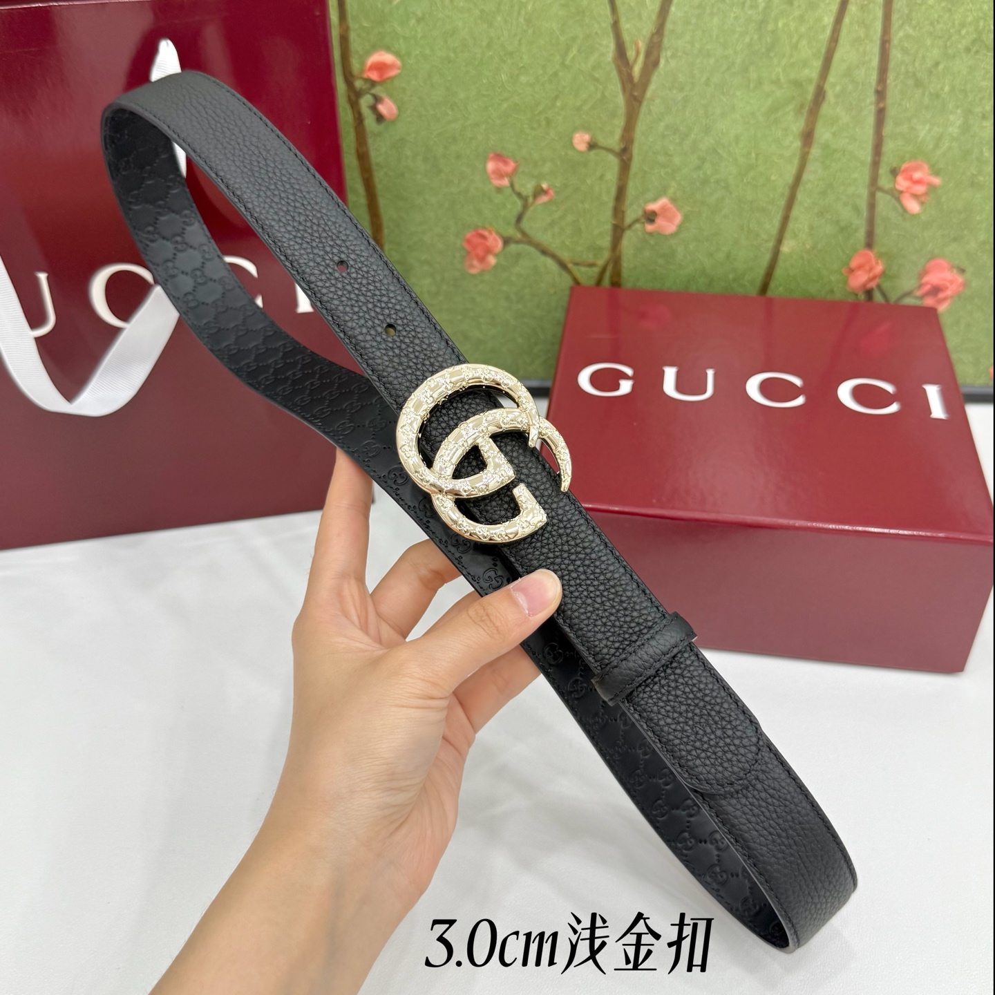 Gucci古驰  3.0cm荔枝纹面配小花纹底，新款cc小花纹铜扣，浅金&亮银双色扣头，时尚休闲！