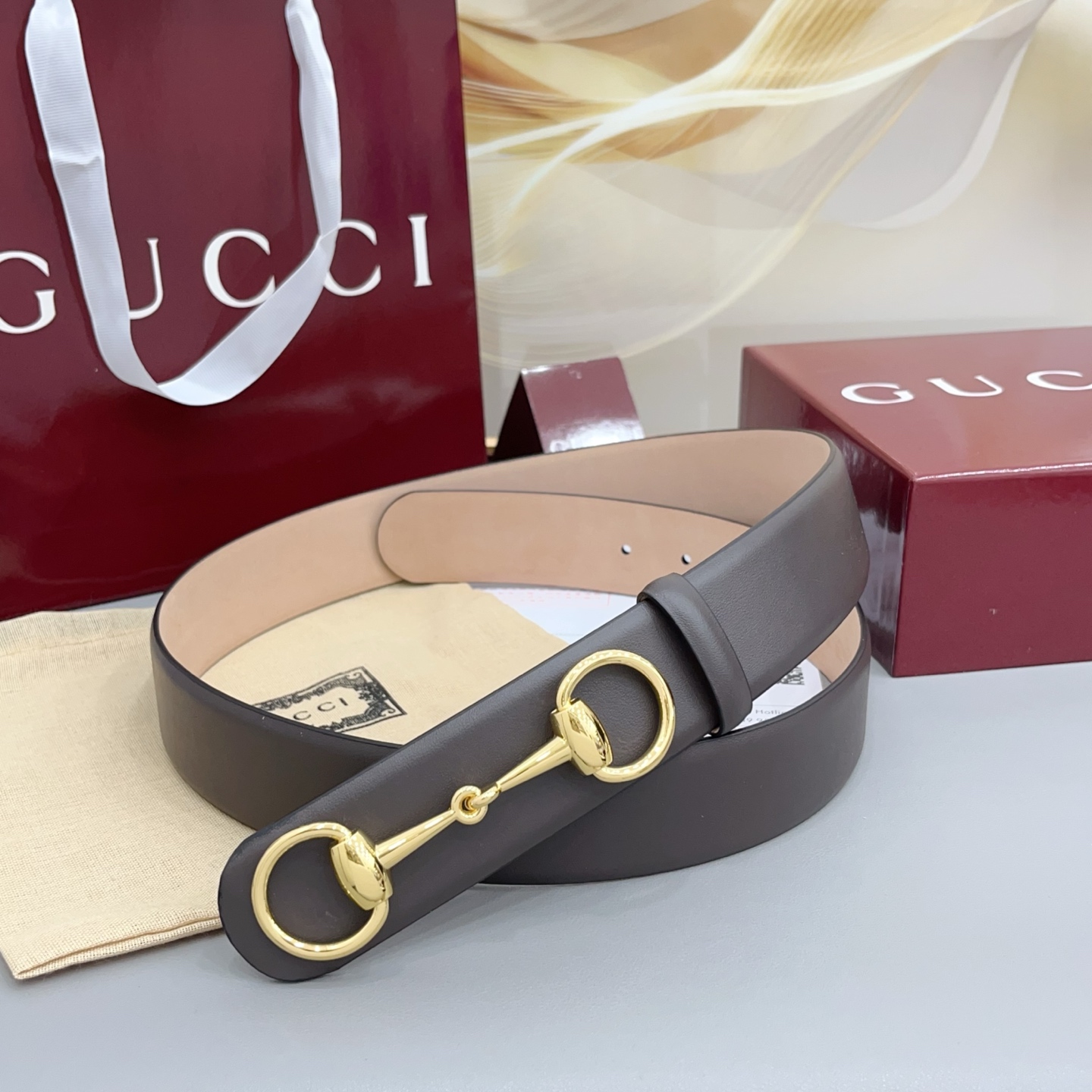 Gucci古驰   4.0cm 新款男士腰带，牛皮搭配磨砂底，2026年春夏系列全新上市。男士腰带以修长轮廓重新演绎经典
