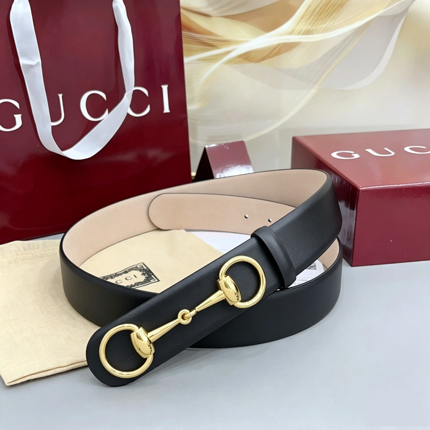 Gucci古驰   4.0cm 新款男士腰带，牛皮搭配磨砂底，2026年春夏系列全新上市。男士腰带以修长轮廓重新演绎经典
