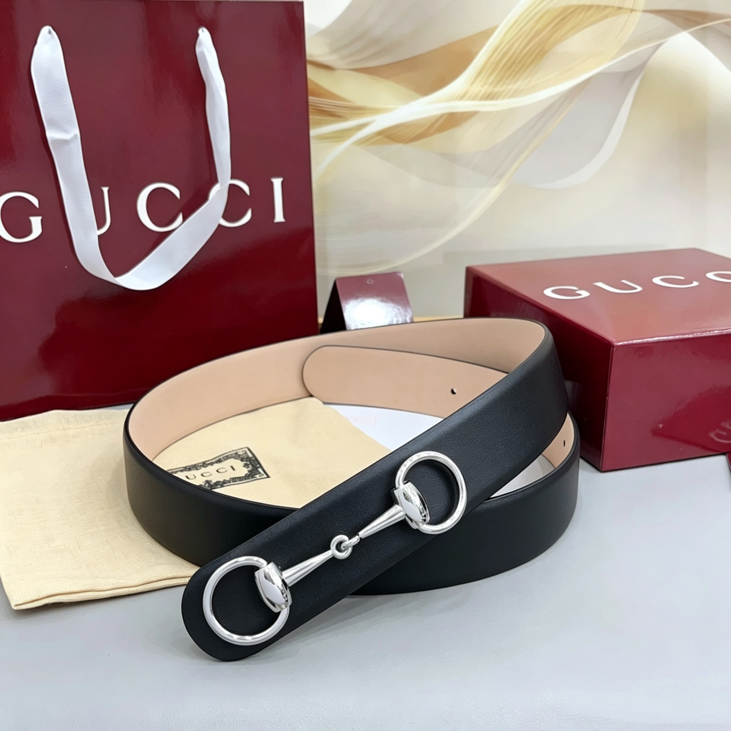 Gucci古驰   4.0cm 新款男士腰带，牛皮搭配磨砂底，2026年春夏系列全新上市。男士腰带以修长轮廓重新演绎经典