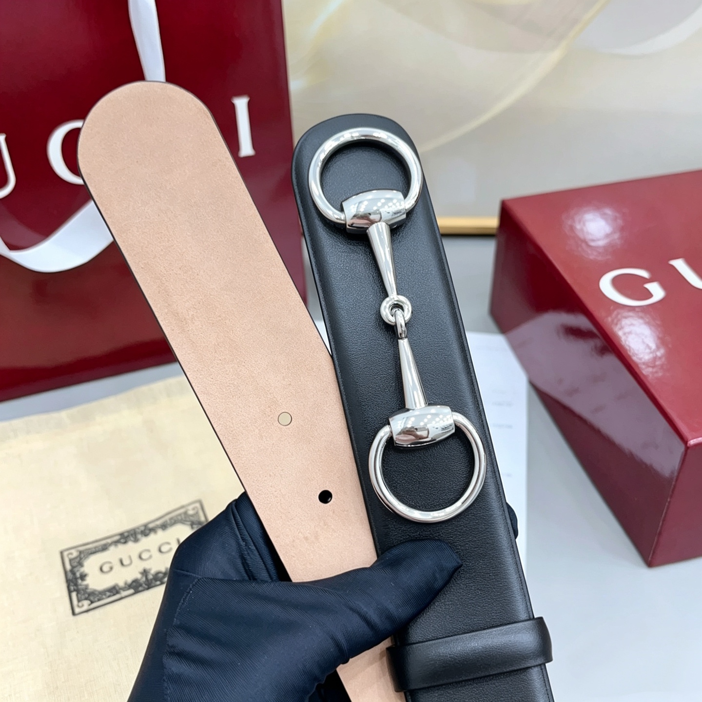 Gucci古驰   4.0cm 新款男士腰带，牛皮搭配磨砂底，2026年春夏系列全新上市。男士腰带以修长轮廓重新演绎经典