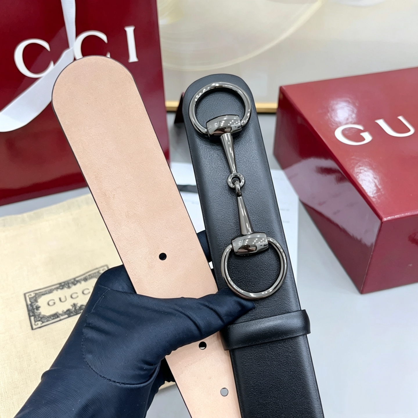 Gucci古驰   4.0cm 新款男士腰带，牛皮搭配磨砂底，2026年春夏系列全新上市。男士腰带以修长轮廓重新演绎经典