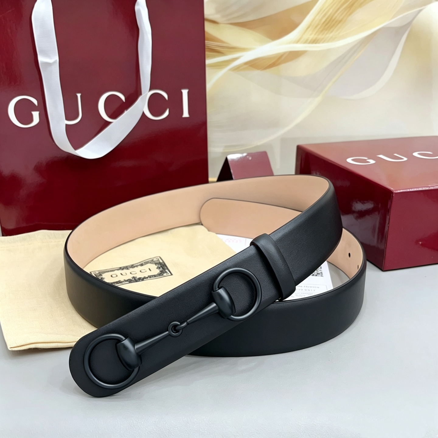 Gucci古驰   4.0cm 新款男士腰带，牛皮搭配磨砂底，2026年春夏系列全新上市。男士腰带以修长轮廓重新演绎经典