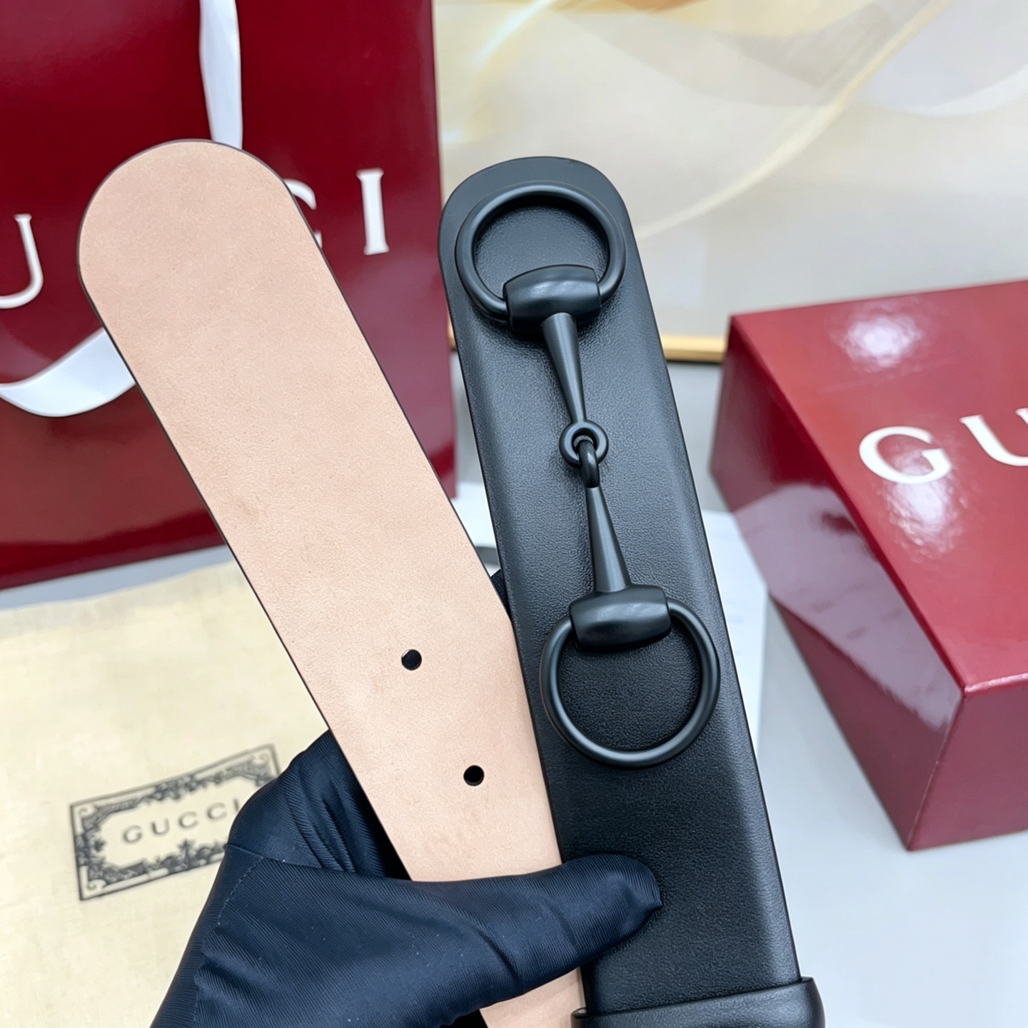 Gucci古驰   4.0cm 新款男士腰带，牛皮搭配磨砂底，2026年春夏系列全新上市。男士腰带以修长轮廓重新演绎经典