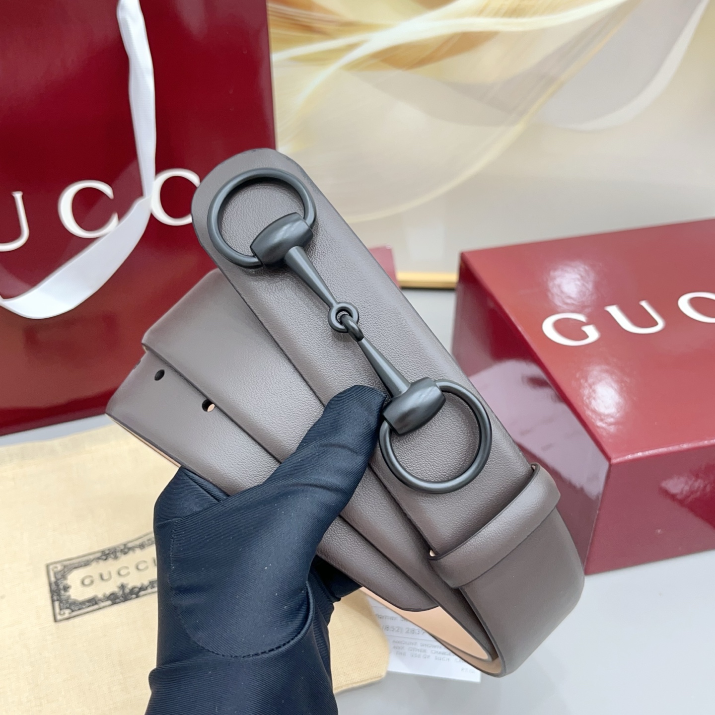 Gucci古驰   4.0cm 新款男士腰带，牛皮搭配磨砂底，2026年春夏系列全新上市。男士腰带以修长轮廓重新演绎经典