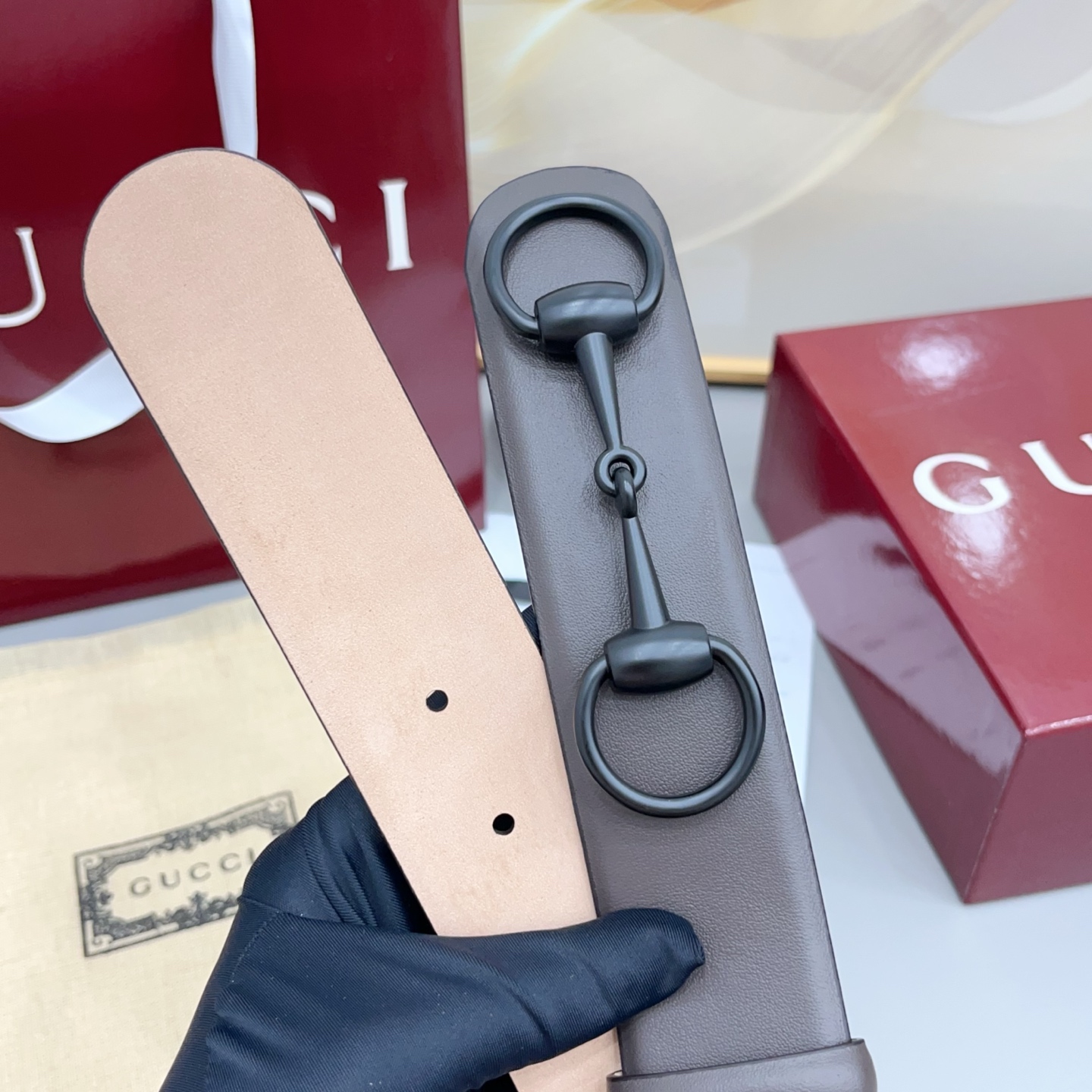 Gucci古驰   4.0cm 新款男士腰带，牛皮搭配磨砂底，2026年春夏系列全新上市。男士腰带以修长轮廓重新演绎经典