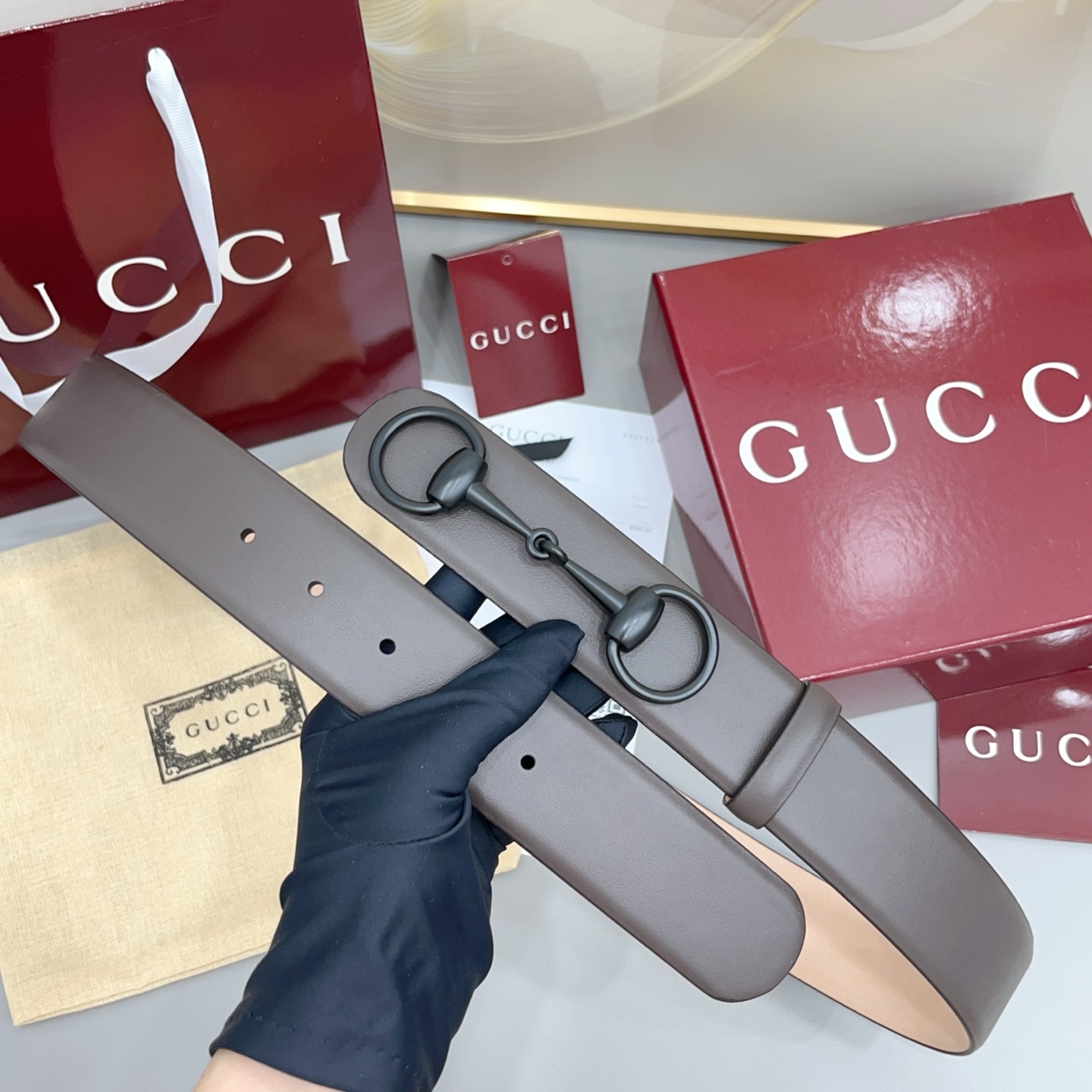 Gucci古驰   4.0cm 新款男士腰带，牛皮搭配磨砂底，2026年春夏系列全新上市。男士腰带以修长轮廓重新演绎经典