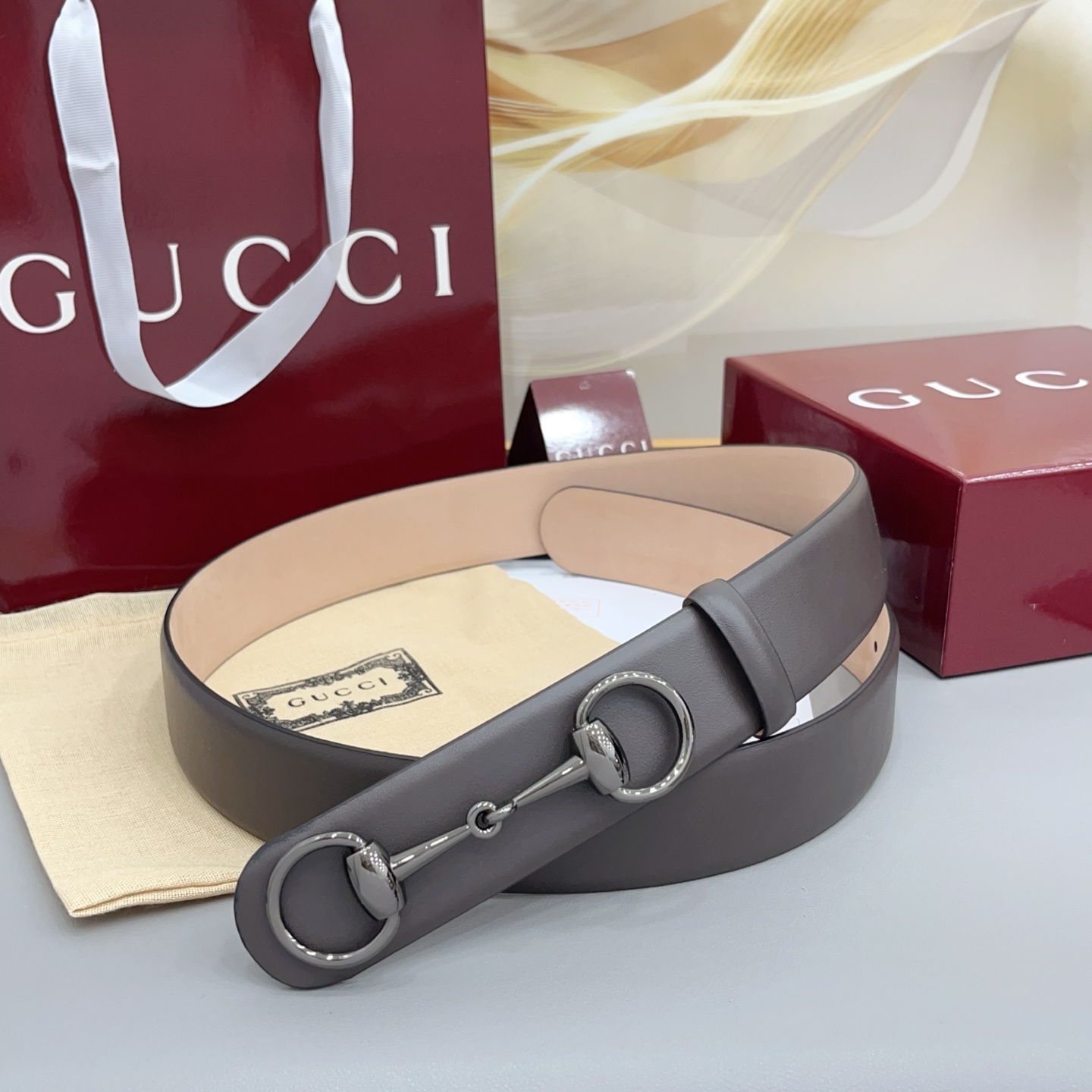 Gucci古驰   4.0cm 新款男士腰带，牛皮搭配磨砂底，2026年春夏系列全新上市。男士腰带以修长轮廓重新演绎经典
