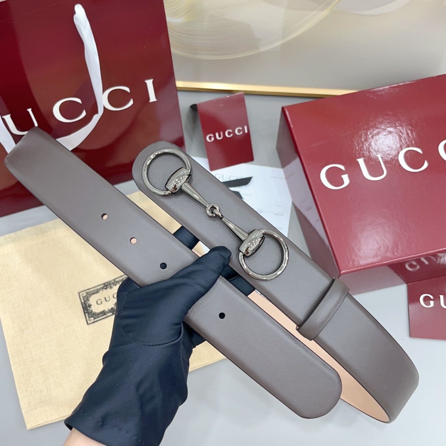 Gucci古驰   4.0cm 新款男士腰带，牛皮搭配磨砂底，2026年春夏系列全新上市。男士腰带以修长轮廓重新演绎经典