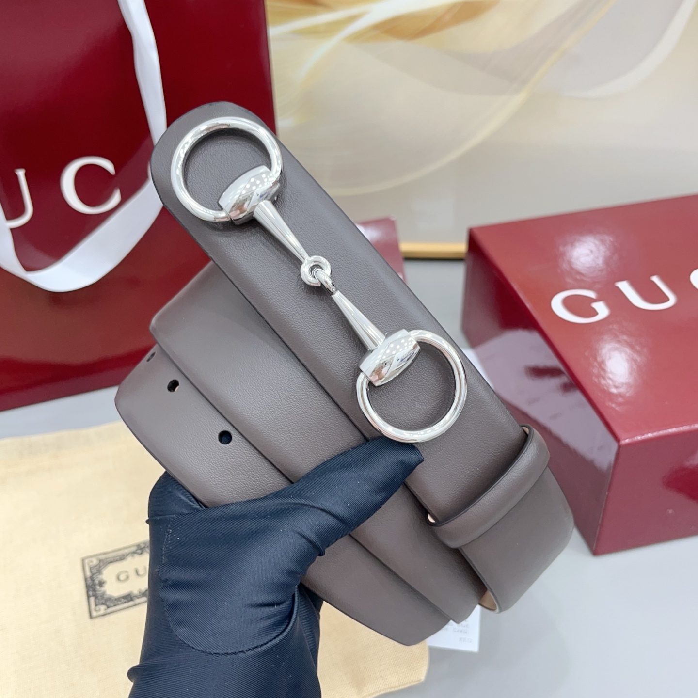 Gucci古驰   4.0cm 新款男士腰带，牛皮搭配磨砂底，2026年春夏系列全新上市。男士腰带以修长轮廓重新演绎经典