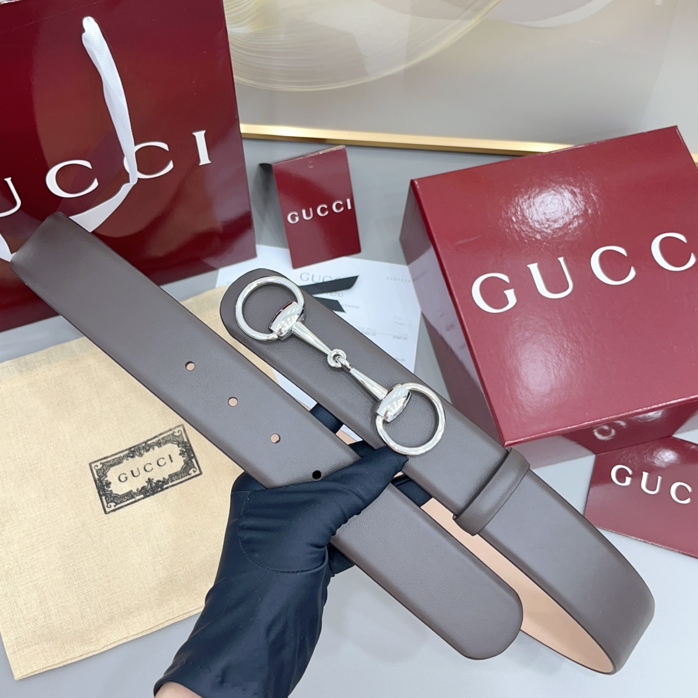 Gucci古驰   4.0cm 新款男士腰带，牛皮搭配磨砂底，2026年春夏系列全新上市。男士腰带以修长轮廓重新演绎经典
