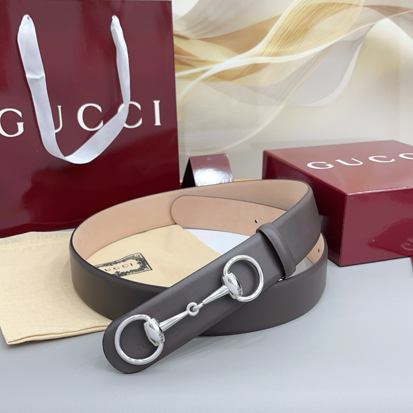 Gucci古驰   4.0cm 新款男士腰带，牛皮搭配磨砂底，2026年春夏系列全新上市。男士腰带以修长轮廓重新演绎经典