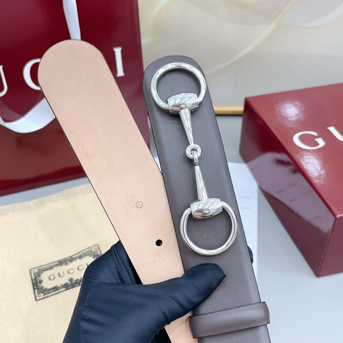 Gucci古驰   4.0cm 新款男士腰带，牛皮搭配磨砂底，2026年春夏系列全新上市。男士腰带以修长轮廓重新演绎经典