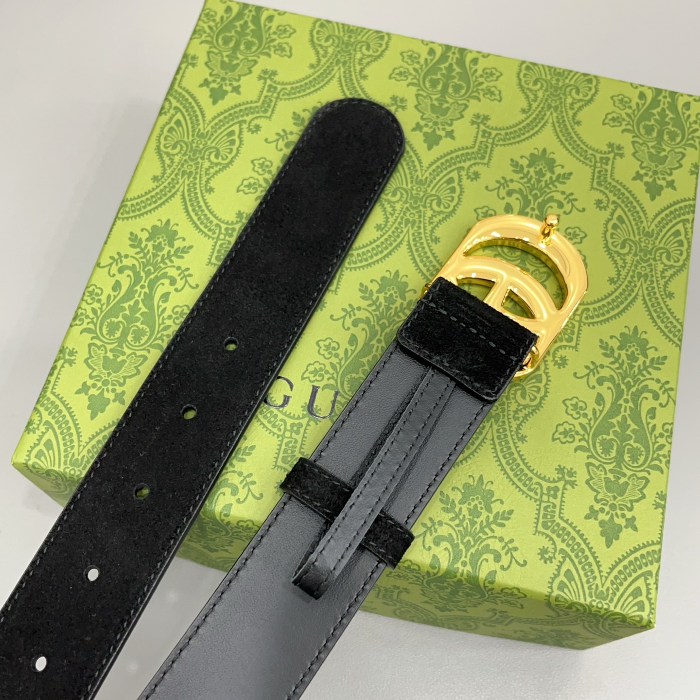 Gucci古驰  3.5cm 古驰新品上新的腰带以绒面为设计，搭配牛皮底，扣头搭配双C五金扣，金银双色