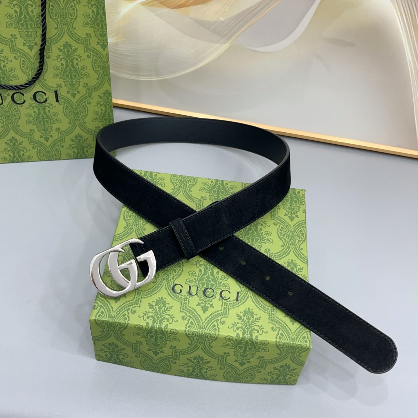 Gucci古驰  3.5cm 古驰新品上新的腰带以绒面为设计，搭配牛皮底，扣头搭配双C五金扣，金银双色