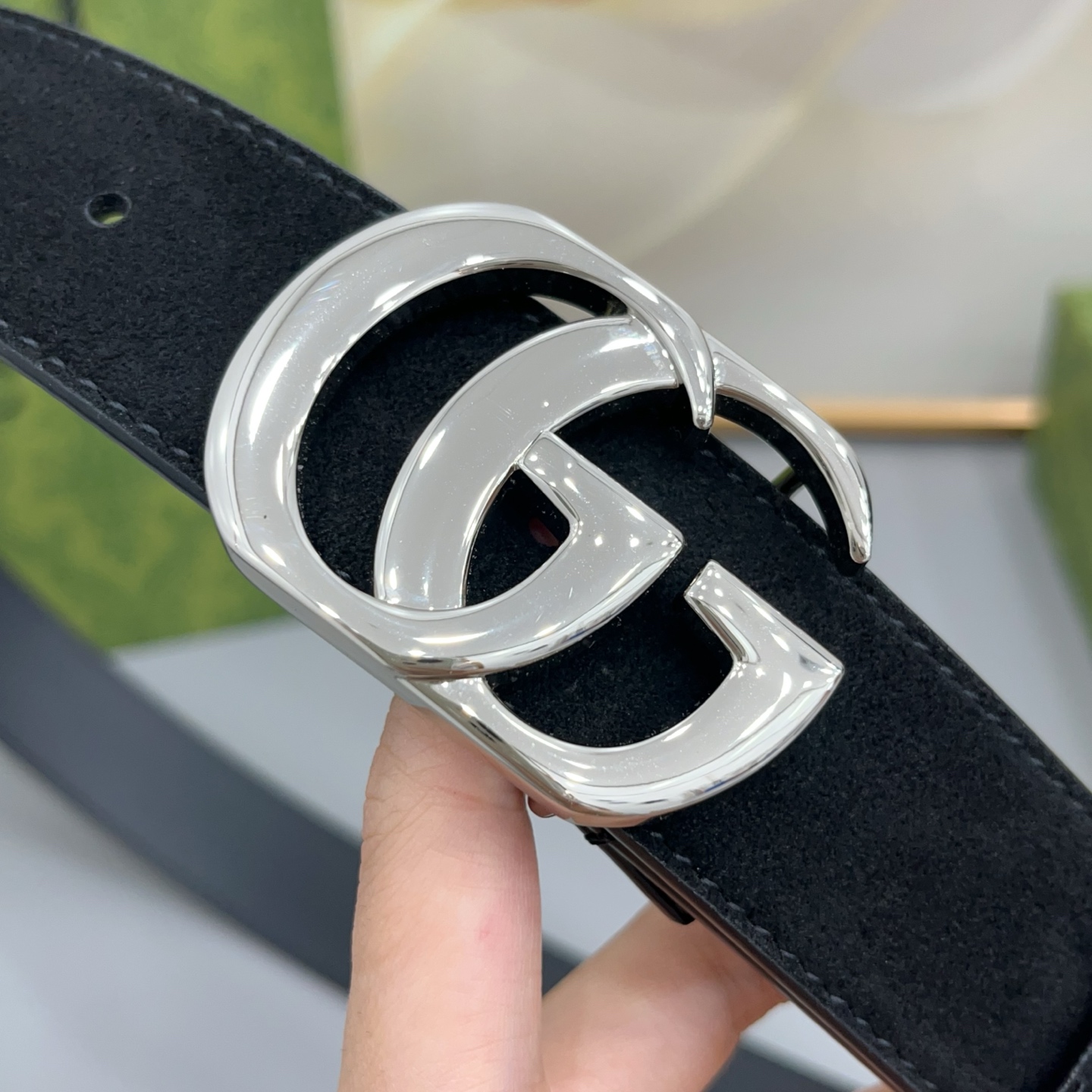 Gucci古驰  3.5cm 古驰新品上新的腰带以绒面为设计，搭配牛皮底，扣头搭配双C五金扣，金银双色