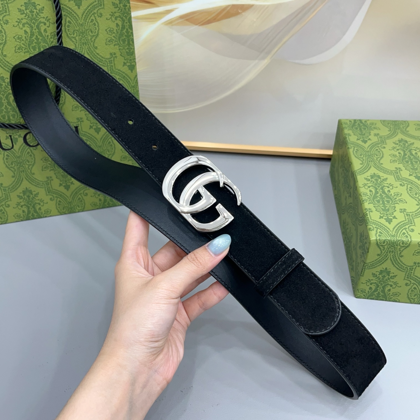 Gucci古驰  3.5cm 古驰新品上新的腰带以绒面为设计，搭配牛皮底，扣头搭配双C五金扣，金银双色