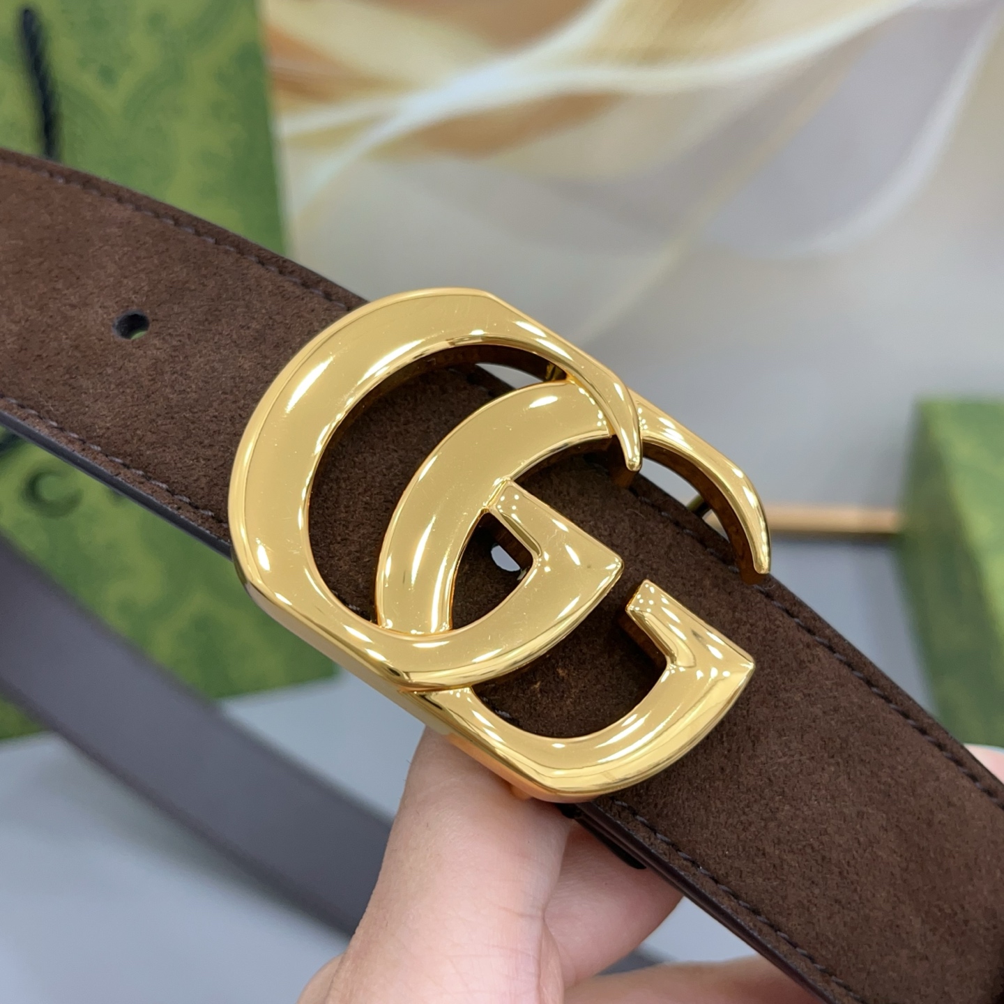 Gucci古驰  3.5cm 古驰新品上新的腰带以绒面为设计，搭配牛皮底，扣头搭配双C五金扣，金银双色