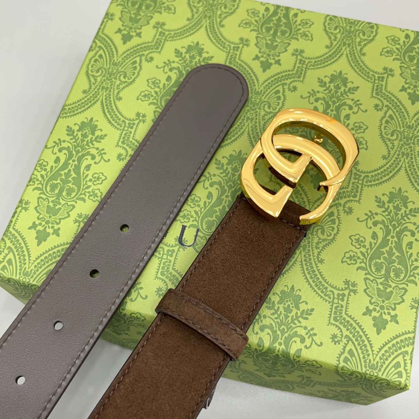 Gucci古驰  3.5cm 古驰新品上新的腰带以绒面为设计，搭配牛皮底，扣头搭配双C五金扣，金银双色
