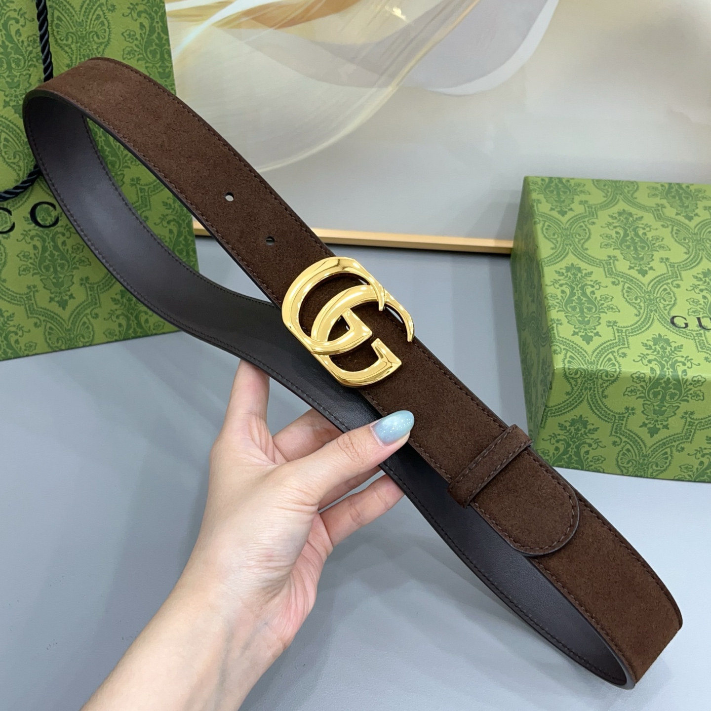 Gucci古驰  3.5cm 古驰新品上新的腰带以绒面为设计，搭配牛皮底，扣头搭配双C五金扣，金银双色
