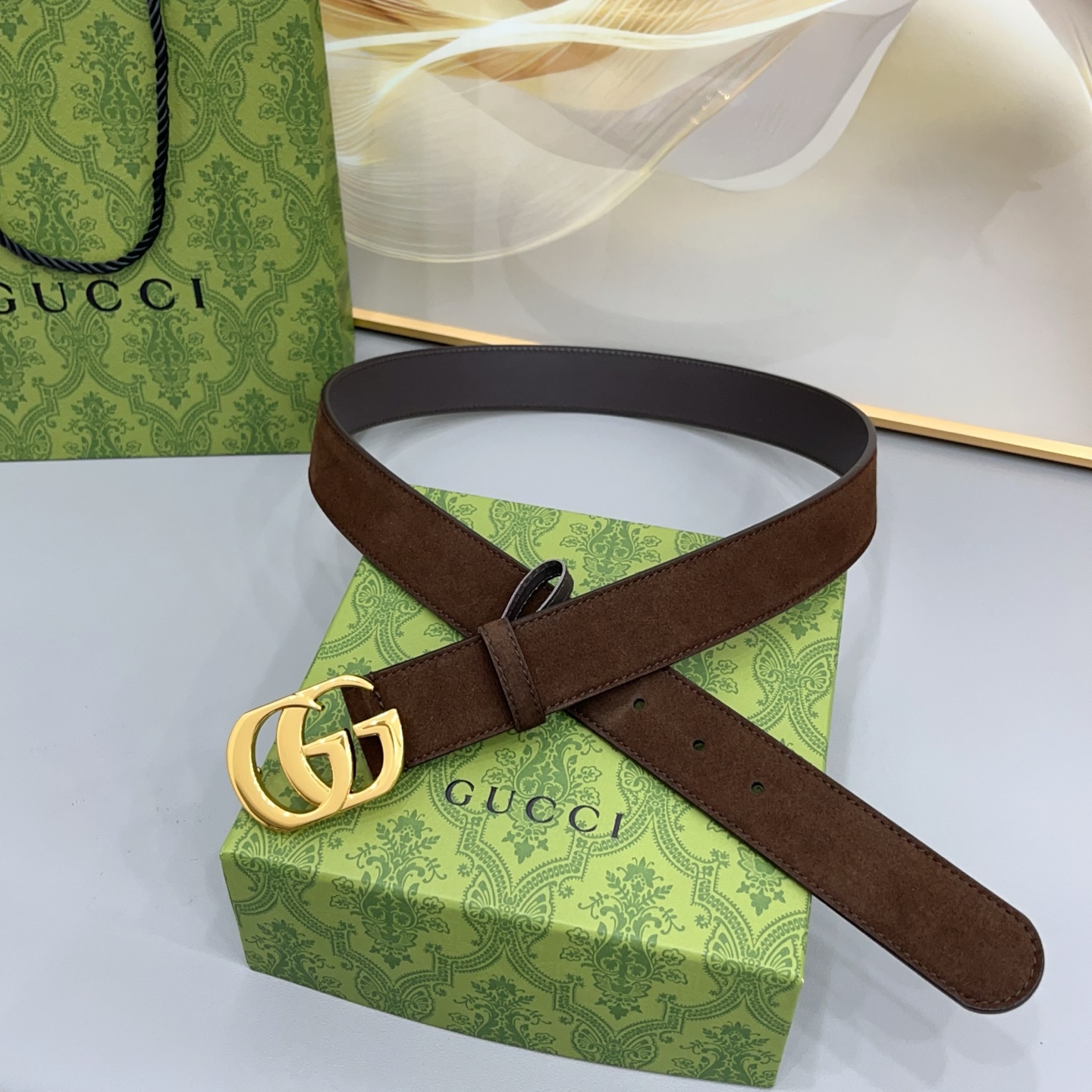 Gucci古驰  3.5cm 古驰新品上新的腰带以绒面为设计，搭配牛皮底，扣头搭配双C五金扣，金银双色