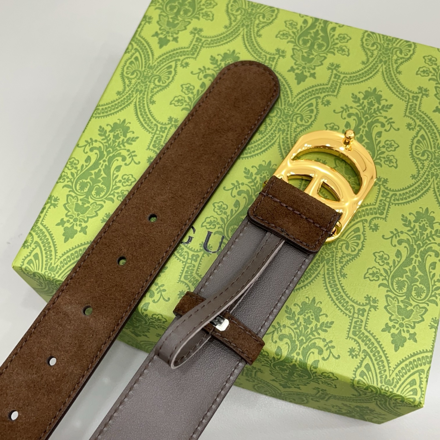 Gucci古驰  3.5cm 古驰新品上新的腰带以绒面为设计，搭配牛皮底，扣头搭配双C五金扣，金银双色
