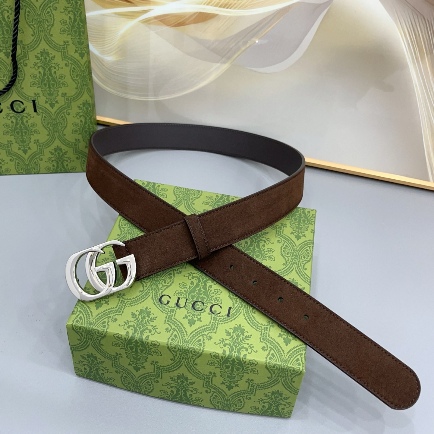 Gucci古驰  3.5cm 古驰新品上新的腰带以绒面为设计，搭配牛皮底，扣头搭配双C五金扣，金银双色