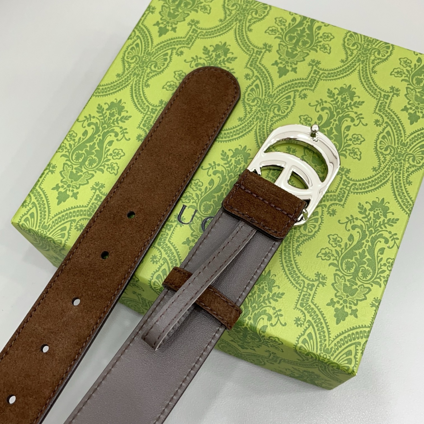 Gucci古驰  3.5cm 古驰新品上新的腰带以绒面为设计，搭配牛皮底，扣头搭配双C五金扣，金银双色