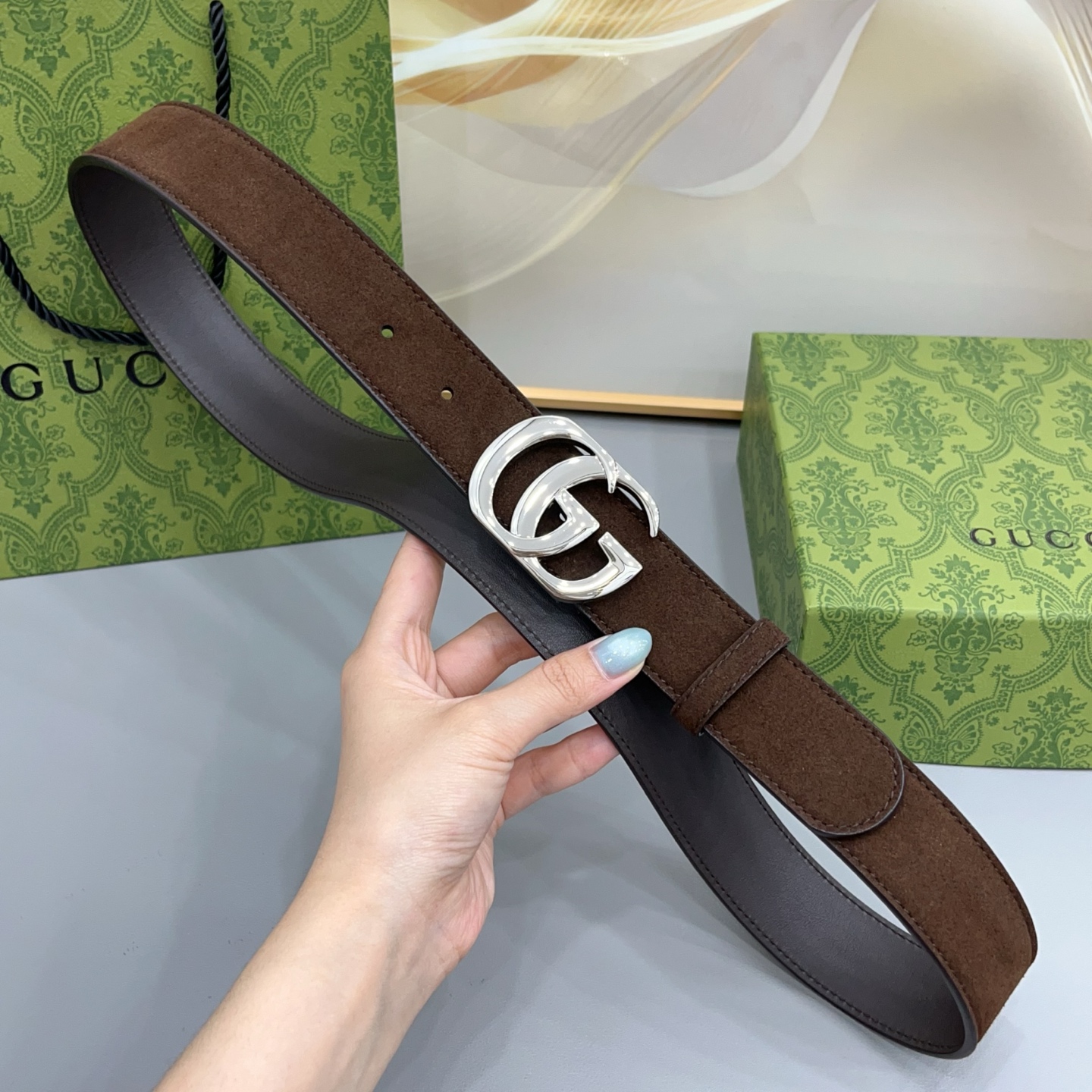 Gucci古驰  3.5cm 古驰新品上新的腰带以绒面为设计，搭配牛皮底，扣头搭配双C五金扣，金银双色