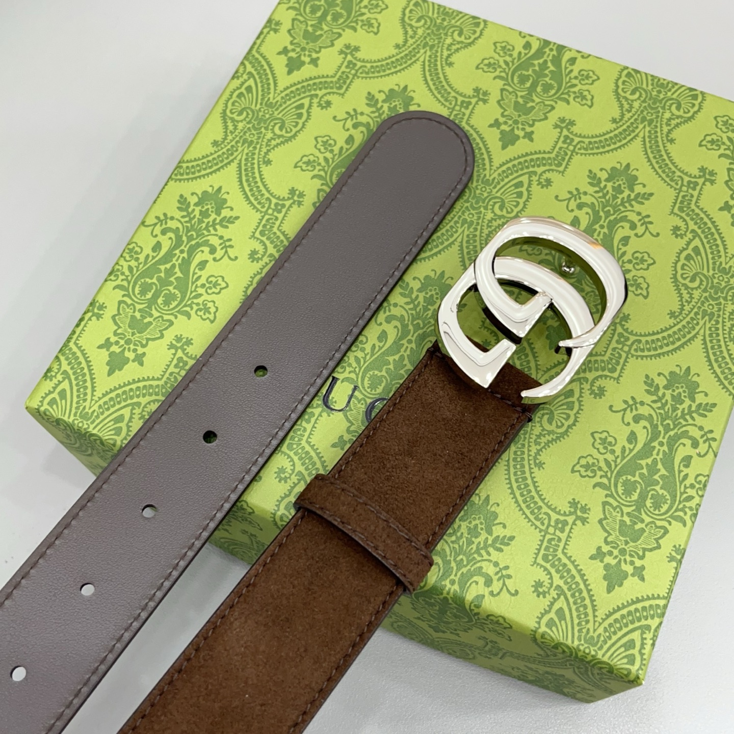 Gucci古驰  3.5cm 古驰新品上新的腰带以绒面为设计，搭配牛皮底，扣头搭配双C五金扣，金银双色