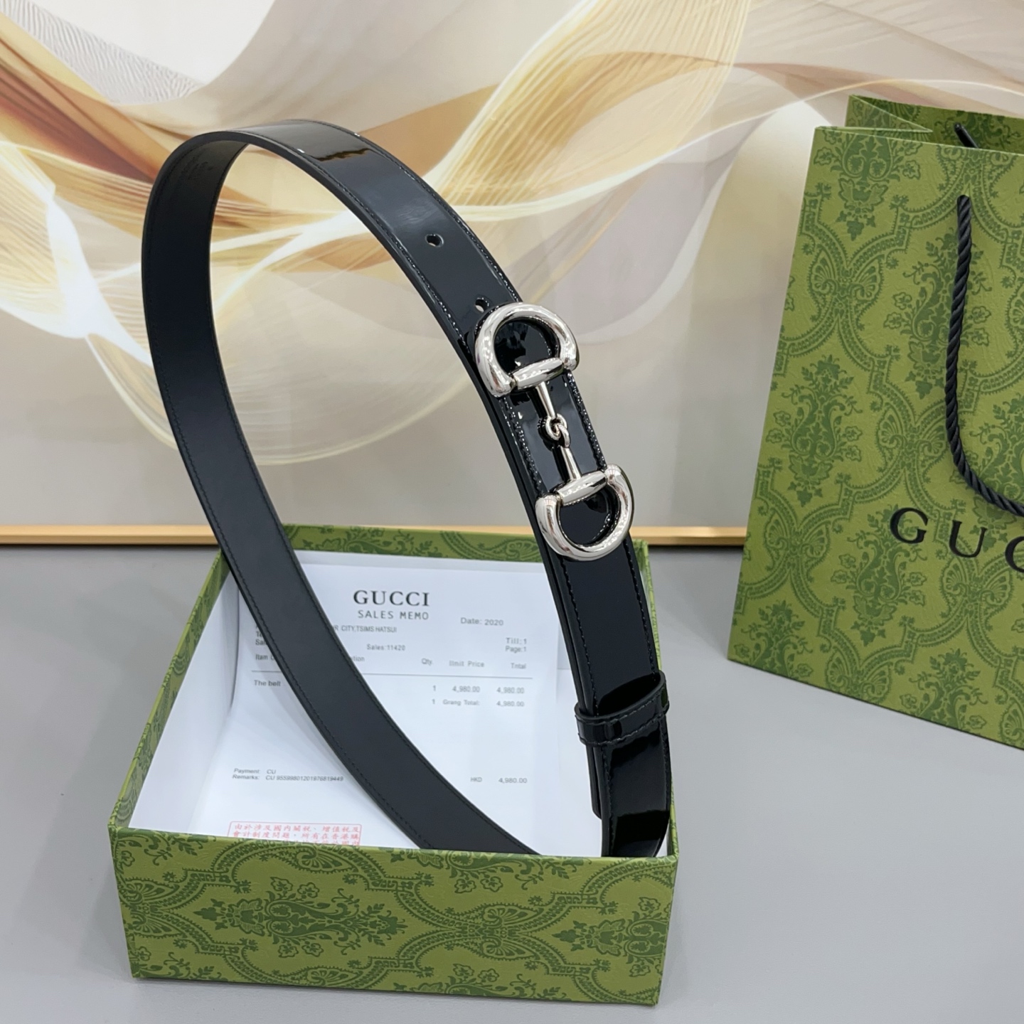 Gucci古驰 3.0cm 古驰 Primavera 确立了一套全新的廓形、质感与材质词汇表,将创新与传统理念巧妙融合 Gucci古驰 3.0cm 古驰 Primavera 确立了一套全新的廓形、质感与材质词汇表,将创新与传统理念巧妙融合