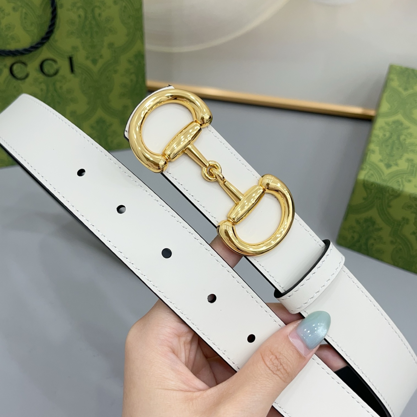 Gucci古驰 3.0cm 古驰 Primavera 确立了一套全新的廓形、质感与材质词汇表,将创新与传统理念巧妙融合 Gucci古驰 3.0cm 古驰 Primavera 确立了一套全新的廓形、质感与材质词汇表,将创新与传统理念巧妙融合