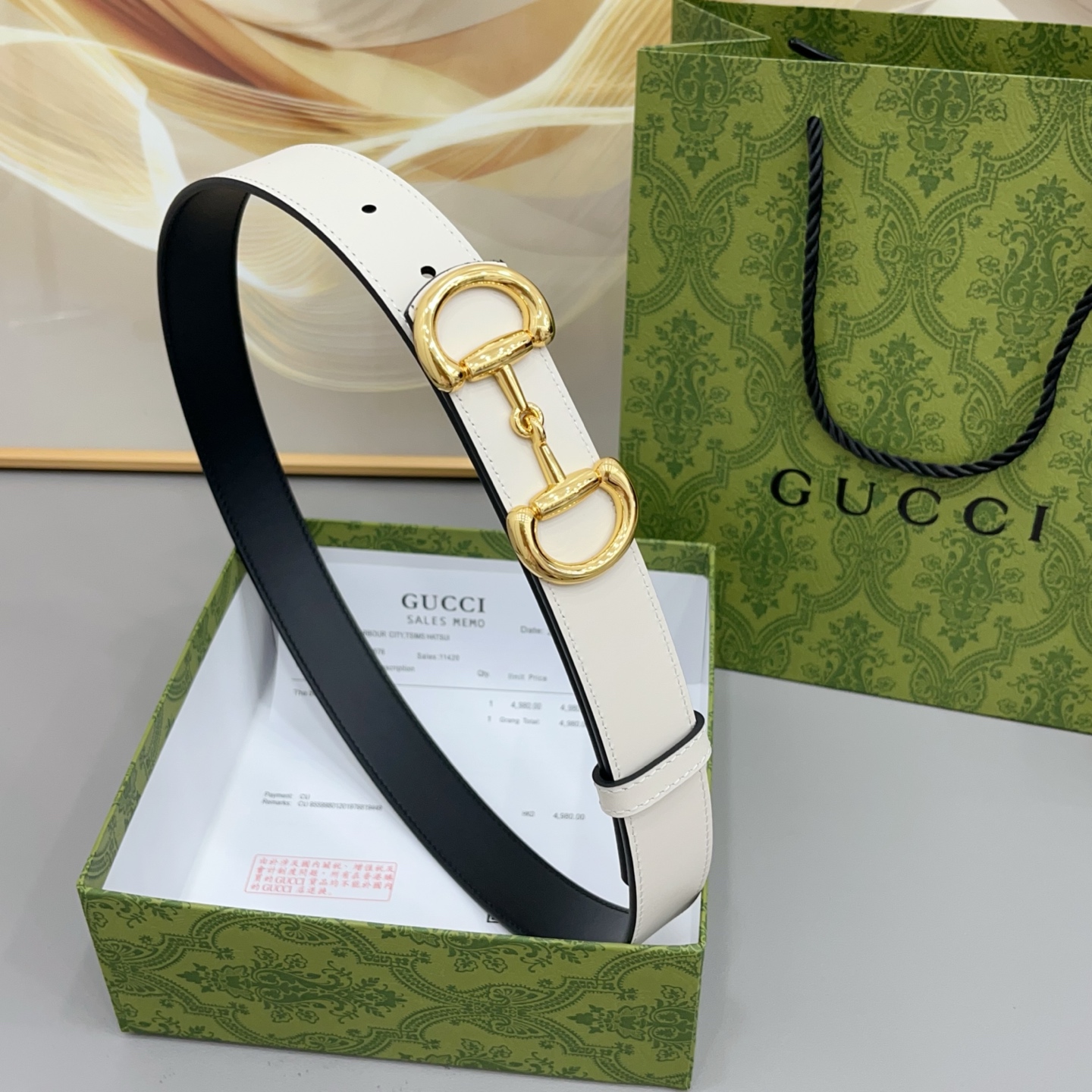 Gucci古驰 3.0cm 古驰 Primavera 确立了一套全新的廓形、质感与材质词汇表,将创新与传统理念巧妙融合 Gucci古驰 3.0cm 古驰 Primavera 确立了一套全新的廓形、质感与材质词汇表,将创新与传统理念巧妙融合