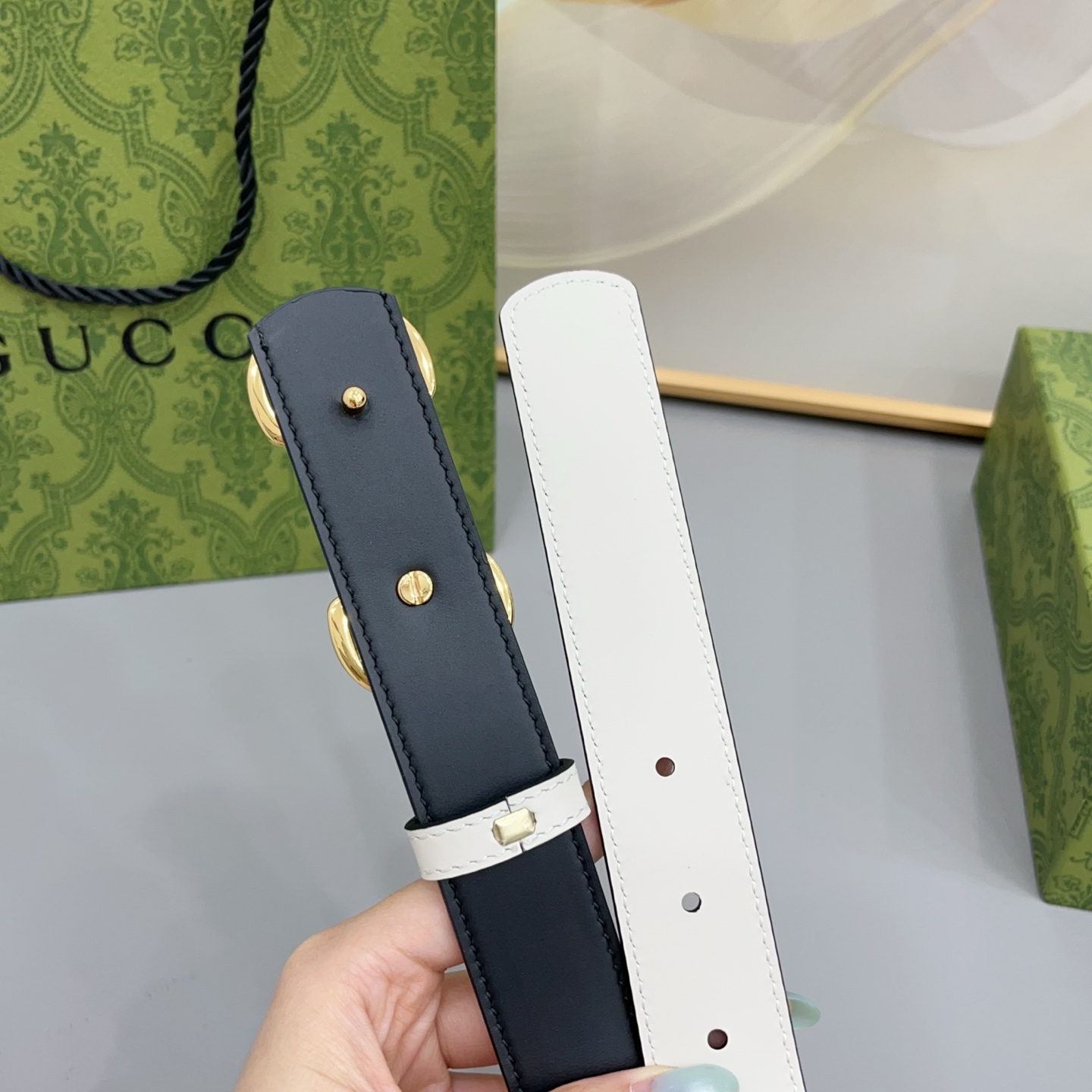 Gucci古驰 3.0cm 古驰 Primavera 确立了一套全新的廓形、质感与材质词汇表,将创新与传统理念巧妙融合 Gucci古驰 3.0cm 古驰 Primavera 确立了一套全新的廓形、质感与材质词汇表,将创新与传统理念巧妙融合