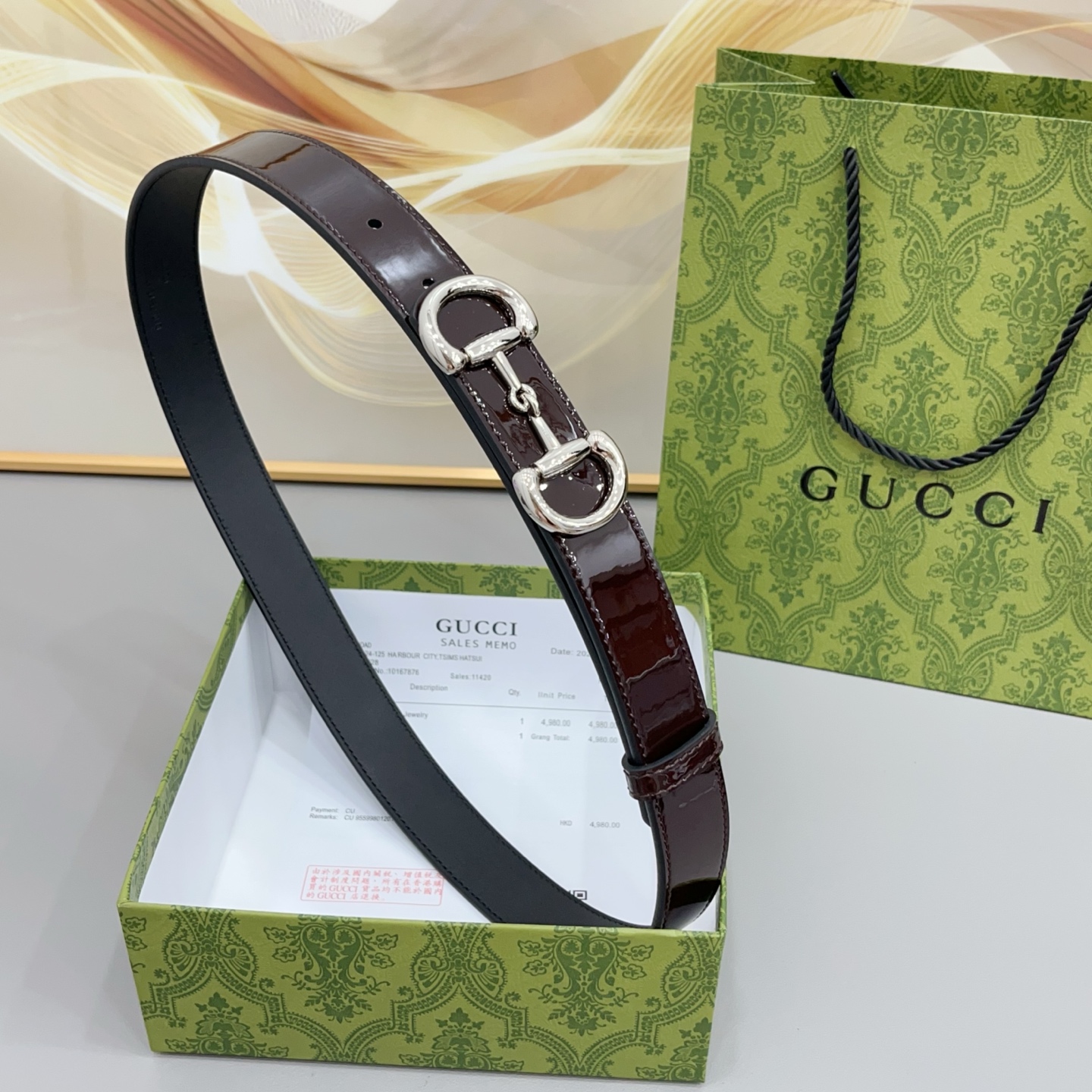 Gucci古驰 3.0cm 古驰 Primavera 确立了一套全新的廓形、质感与材质词汇表,将创新与传统理念巧妙融合 Gucci古驰 3.0cm 古驰 Primavera 确立了一套全新的廓形、质感与材质词汇表,将创新与传统理念巧妙融合