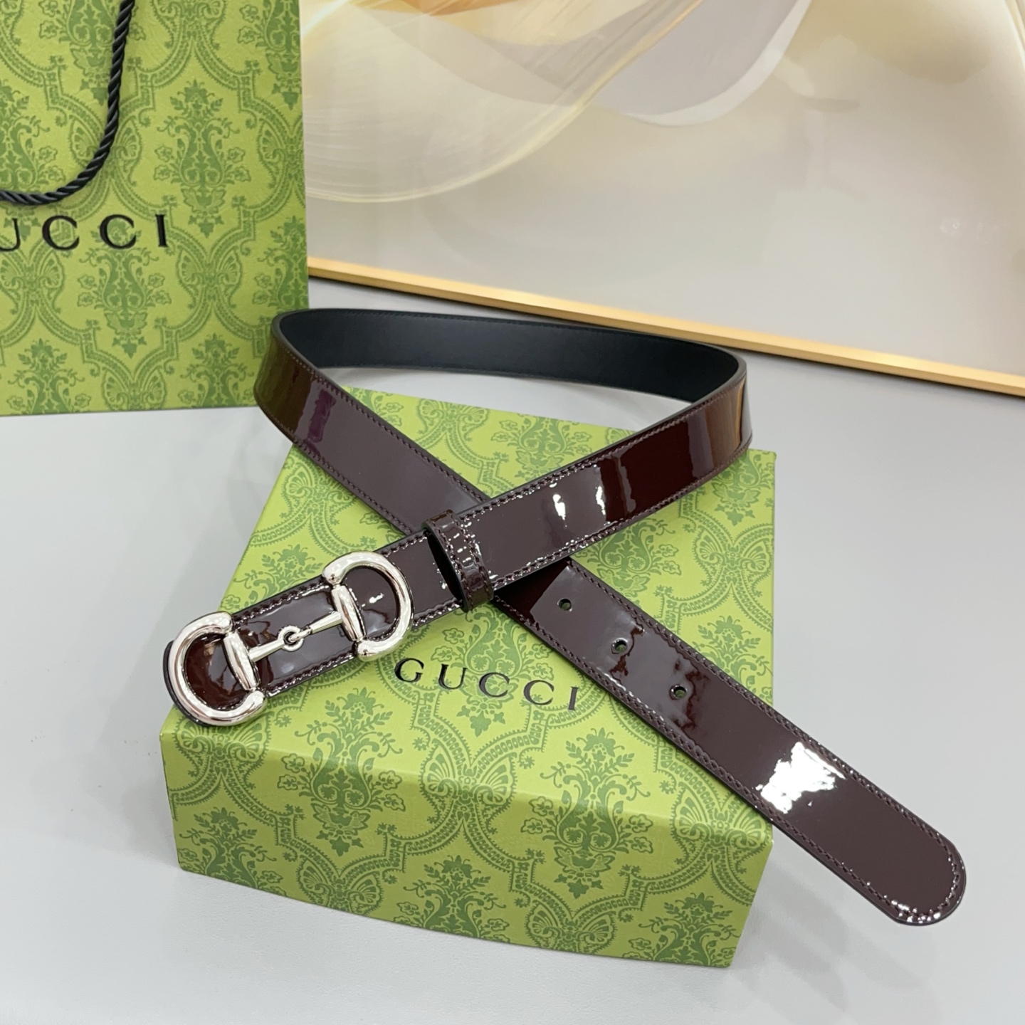 Gucci古驰 3.0cm 古驰 Primavera 确立了一套全新的廓形、质感与材质词汇表,将创新与传统理念巧妙融合 Gucci古驰 3.0cm 古驰 Primavera 确立了一套全新的廓形、质感与材质词汇表,将创新与传统理念巧妙融合